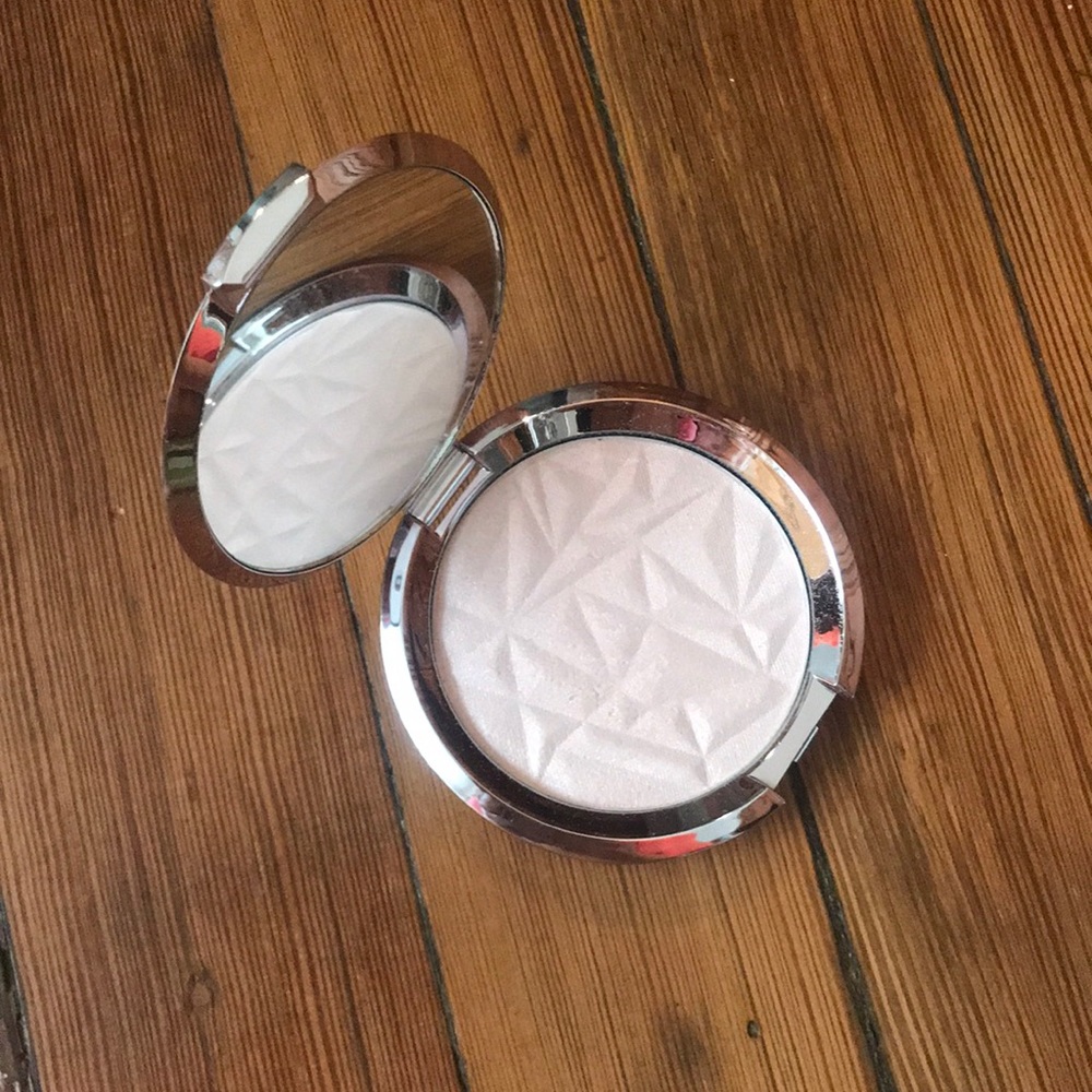 BECCA: Prismatic Amethyst